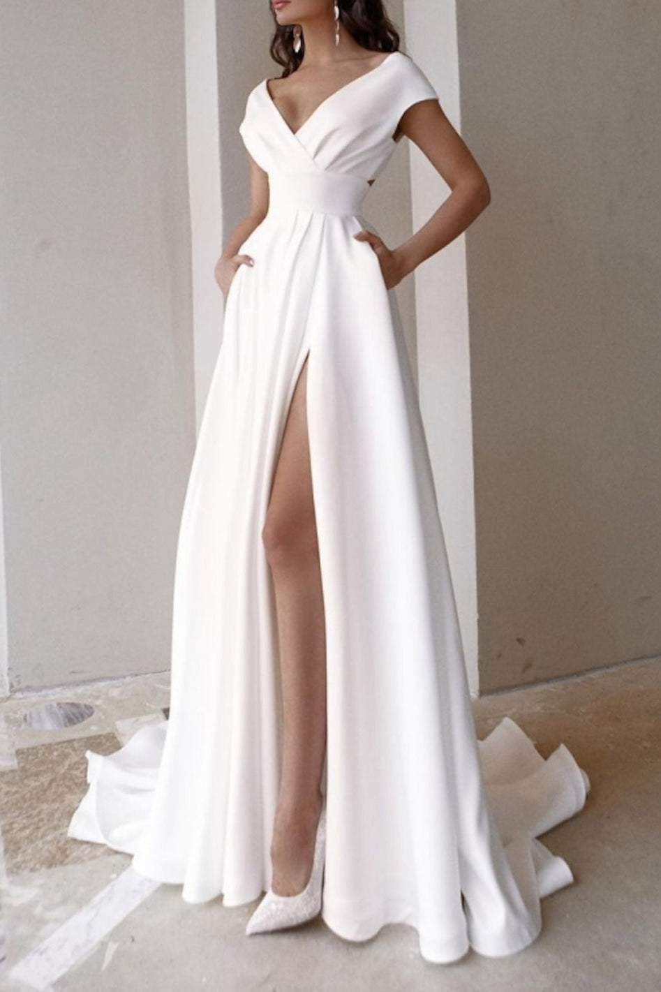 A Line  V-Neck Cap Sleeve Wedding Dresses