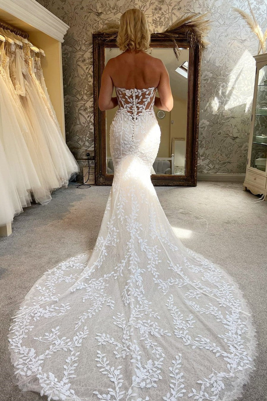 Sexy Sweetheart Mermaid Wedding Dress Ivory Lace Appliques Bridal Gown
