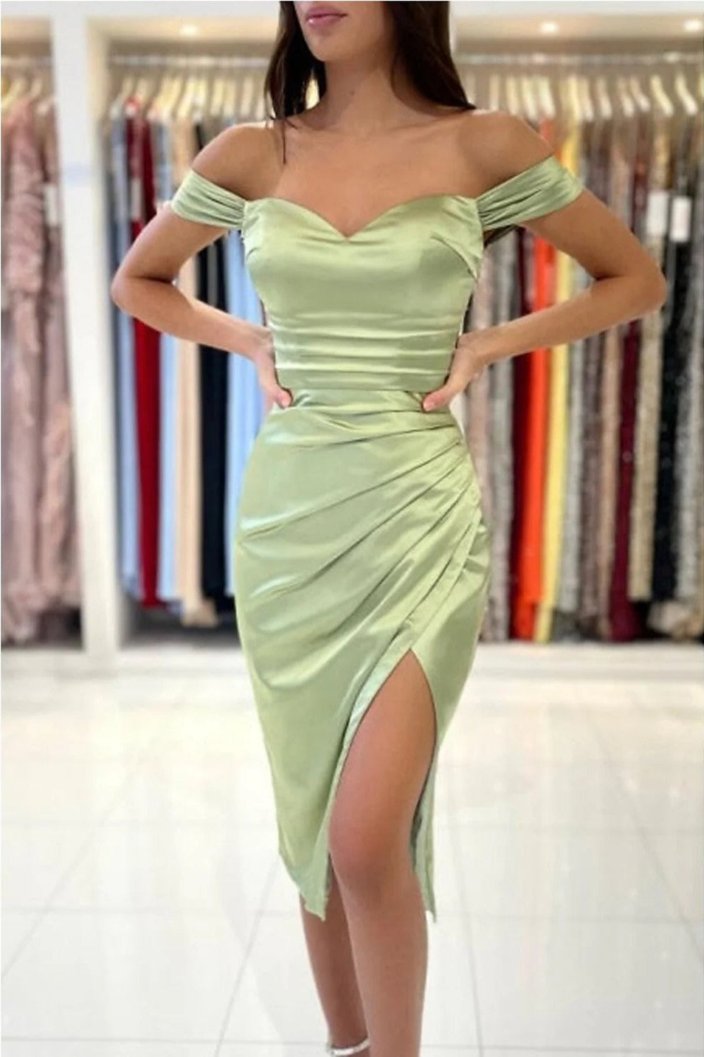 Slit Short Sheath Prom Dress Light Green Ruched Satin Homecoming Dress